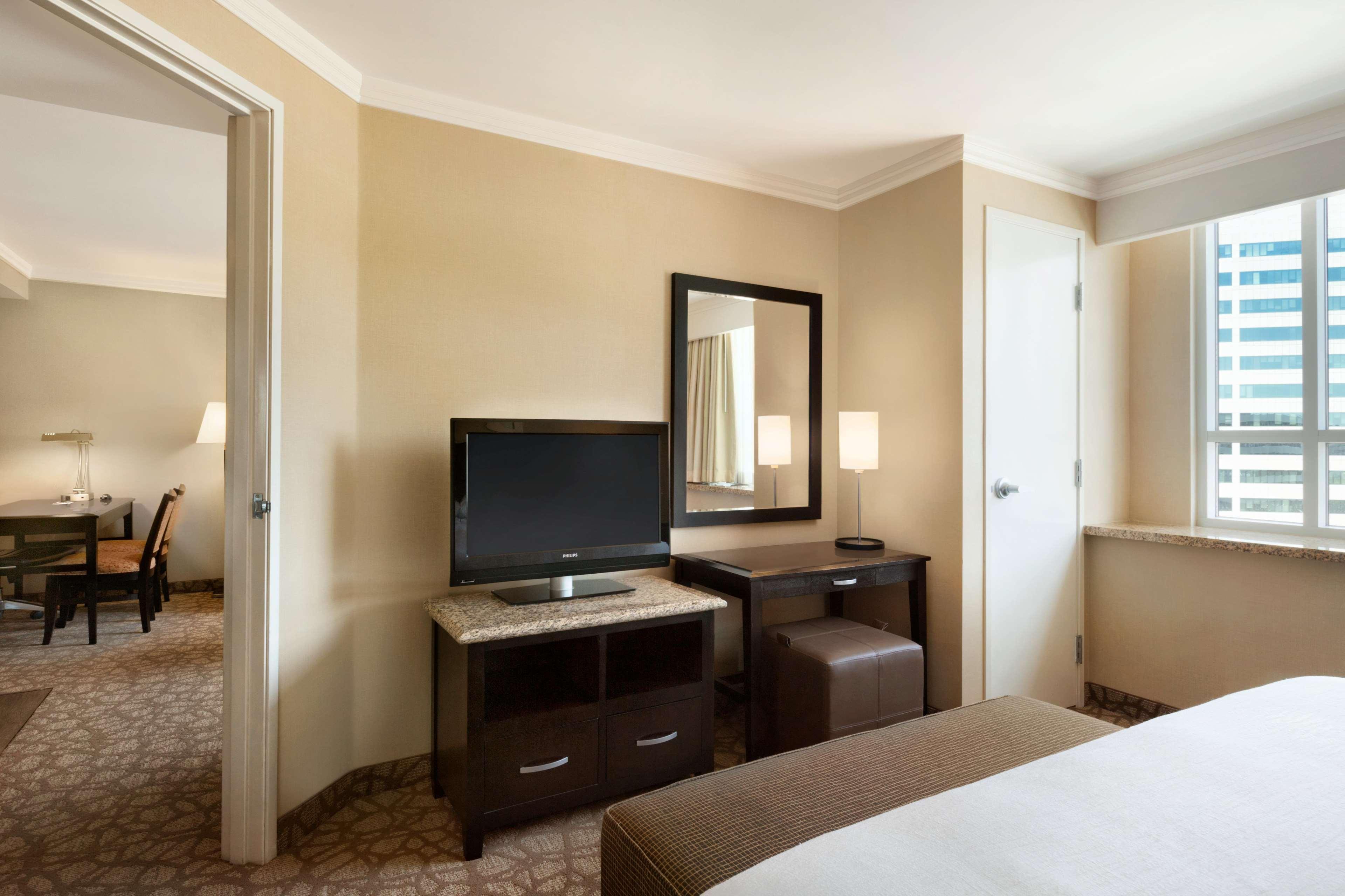 Embassy Suites Los Angeles Glendale Exterior photo